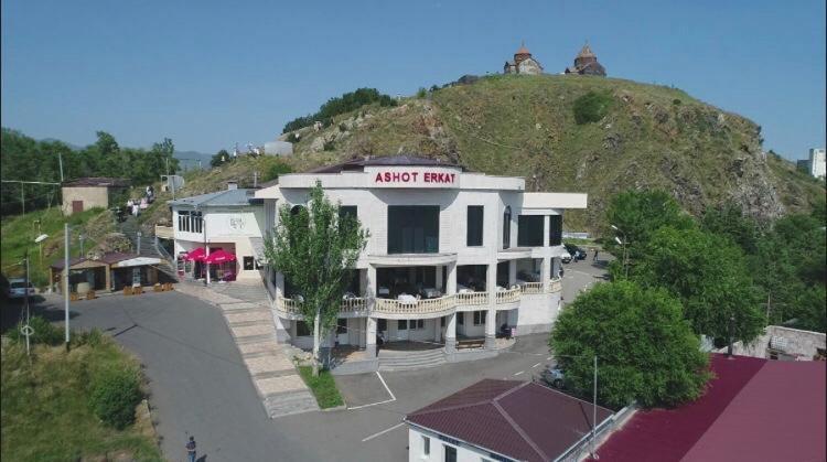 Hotel Ashot Erkat Севан Екстериор снимка