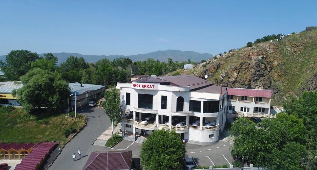 Hotel Ashot Erkat Севан Екстериор снимка