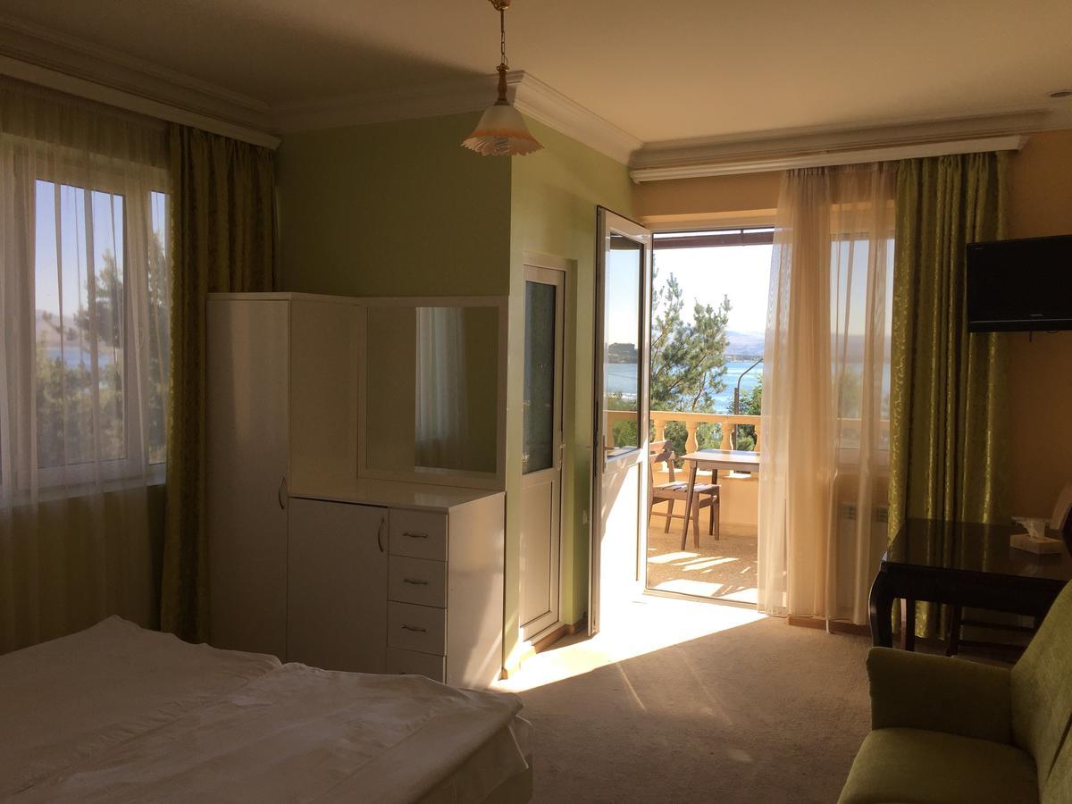Hotel Ashot Erkat Севан Екстериор снимка
