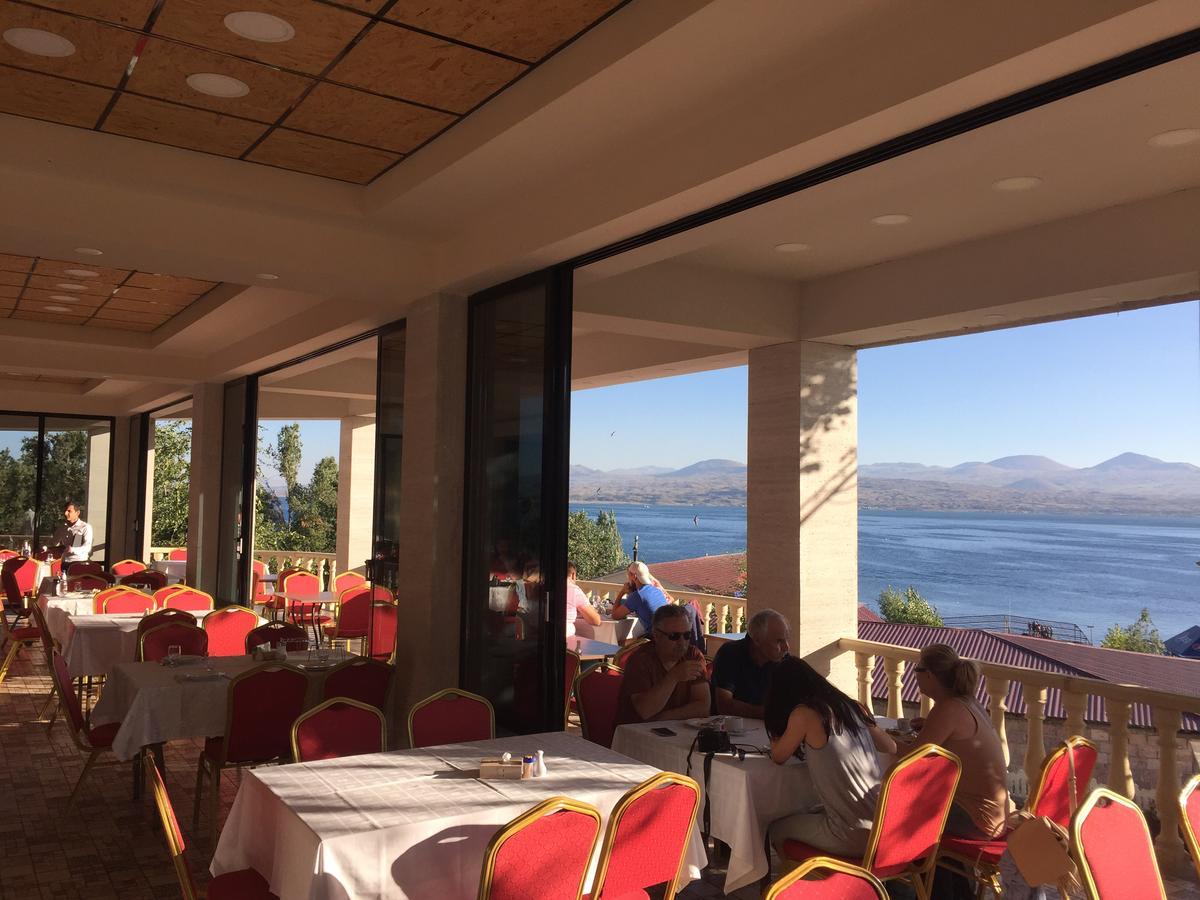 Hotel Ashot Erkat Севан Екстериор снимка