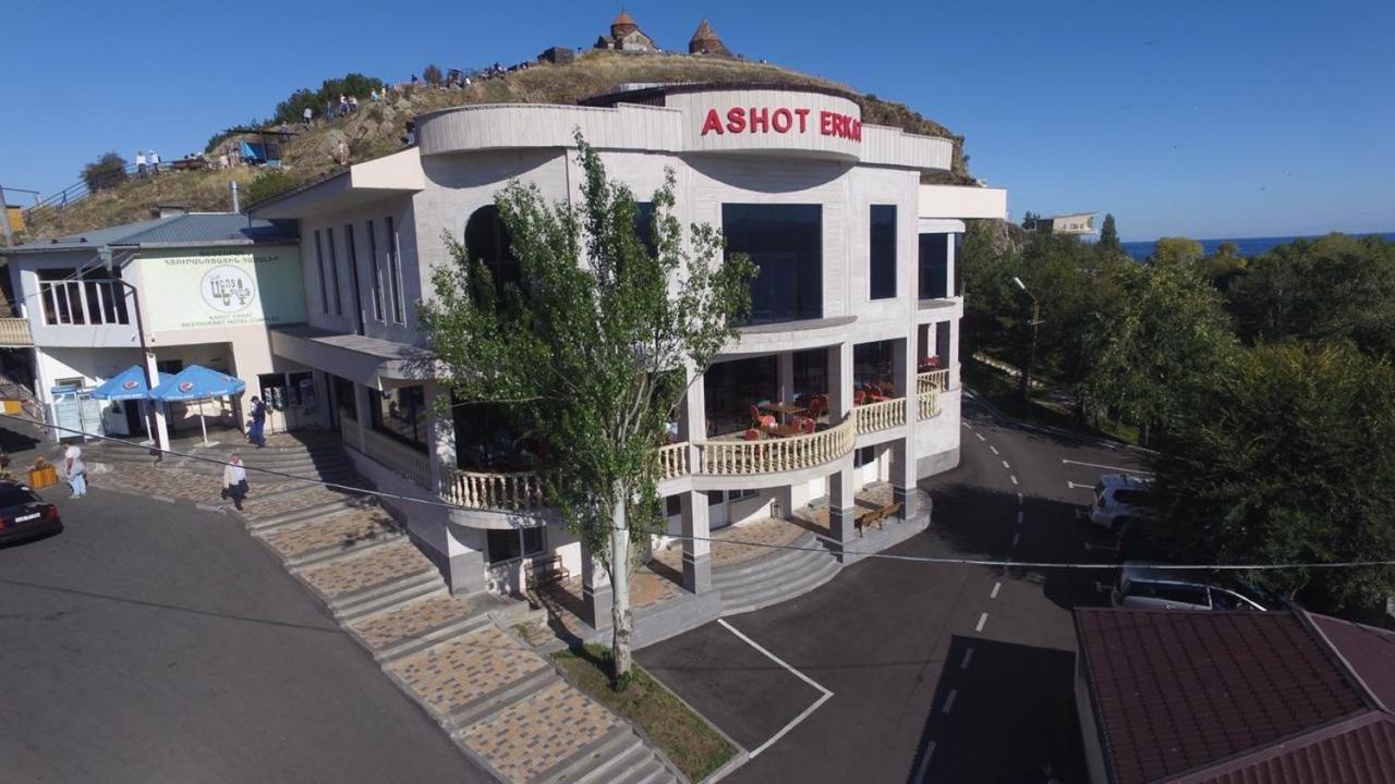 Hotel Ashot Erkat Севан Екстериор снимка